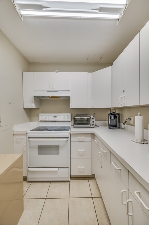 1002 Paradise Road, Unit PHE Swampscott, MA 01907 - Photo 23 of 23 a kitchen with cabinets appliances and a sink
