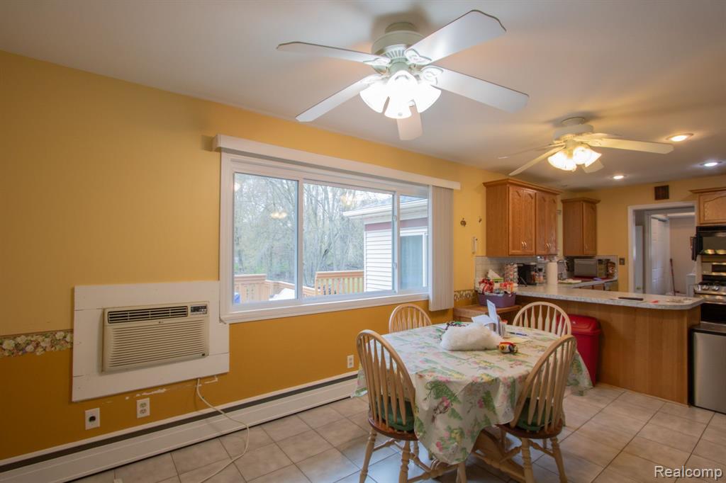 707 Gertrude Road Waterford, MI 48328 - Photo 7 of 35 Gallery Image 7
