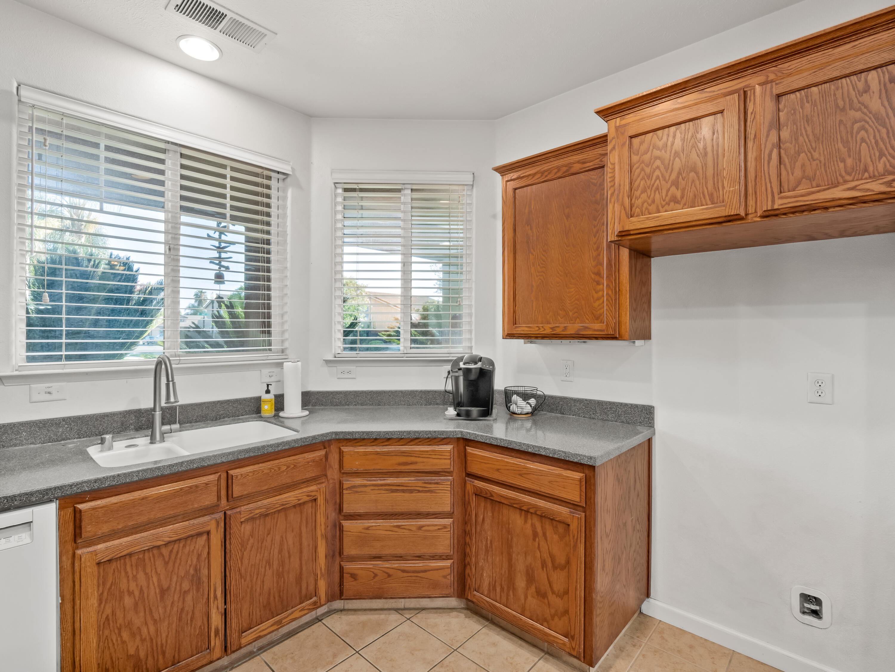 2368 East Duff Avenue Reedley, CA 93654 - Photo 11 of 38 2368 E. Duff Ave-11