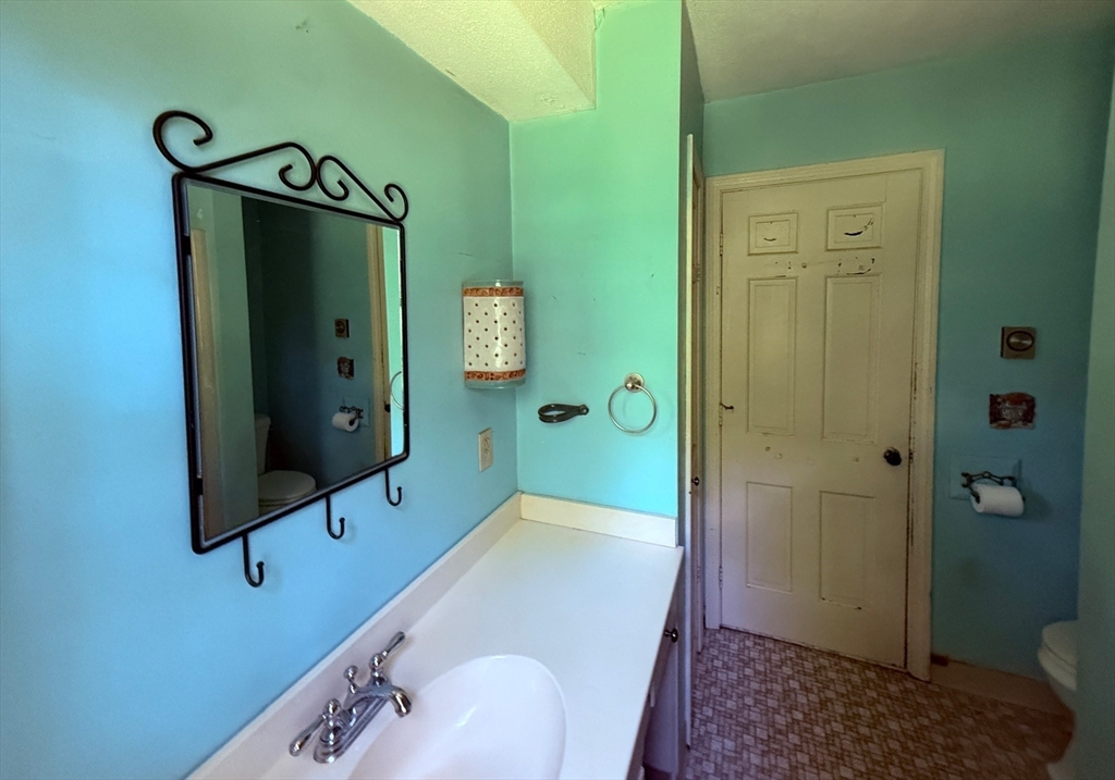 392 Mashapaug Road Holland, MA 01521 - Photo 16 of 35