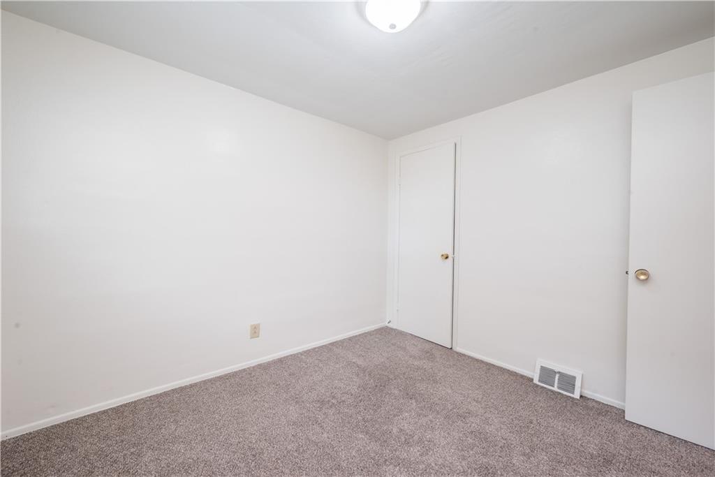 334 Moon Clinton Road, Unit B Coraopolis, PA 15108 - Photo 33 of 46 a view of an empty room