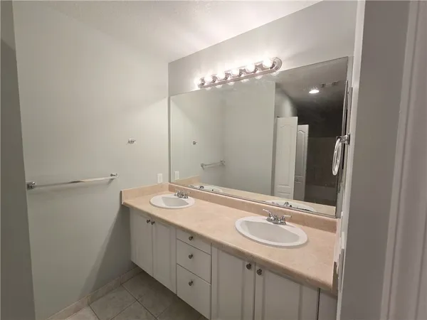 $1,600 | 5035 Fairways Circle, Unit C207, Vero Beach, FL 32967