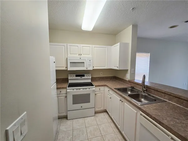 $1,600 | 5035 Fairways Circle, Unit C207, Vero Beach, FL 32967