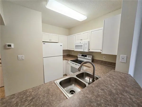 $1,600 | 5035 Fairways Circle, Unit C207, Vero Beach, FL 32967