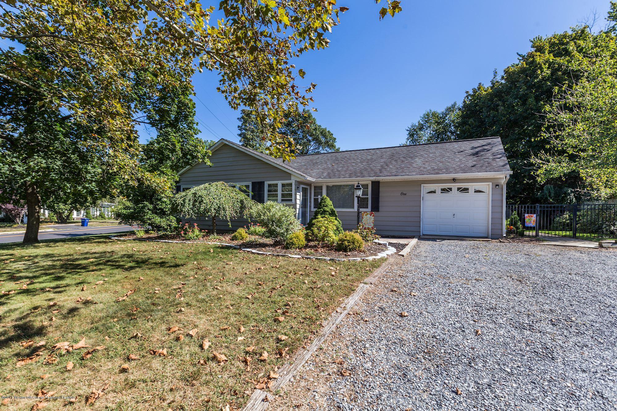 1 Lone Oak Road Middletown, NJ 07748 - Photo 3 of 36 003_1_Lone_Oak_Road_210327_278881