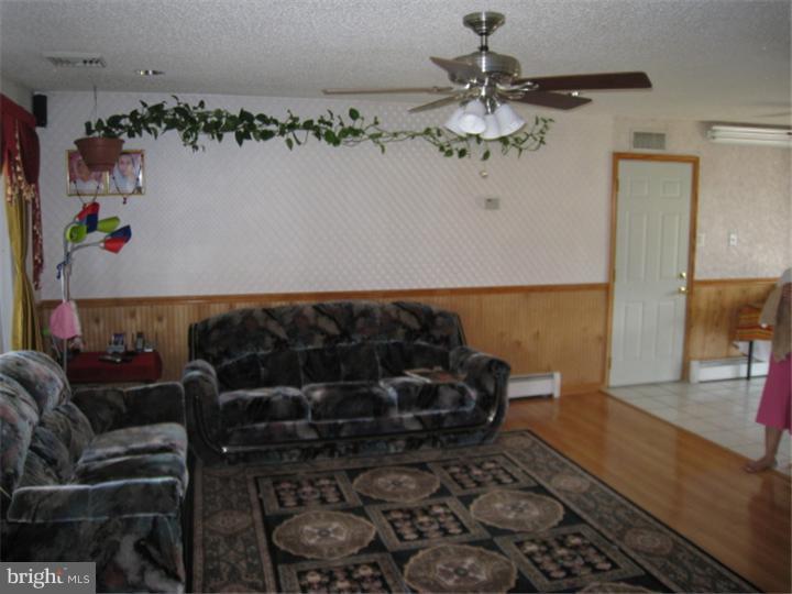 14 Merry Turn Road Levittown, PA 19056 - Photo 5 of 18 Living Room