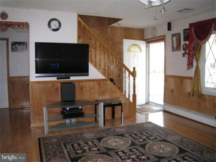 14 Merry Turn Road Levittown, PA 19056 - Photo 6 of 18 Living Room