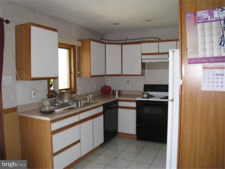 14 Merry Turn Road Levittown, PA 19056 - Photo 7 of 18 Kitchen