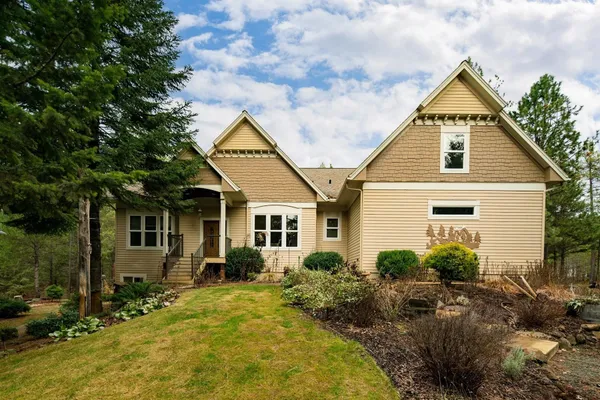 $1,070,000 | 7001 East Chattaroy Road, Chattaroy, WA 99003