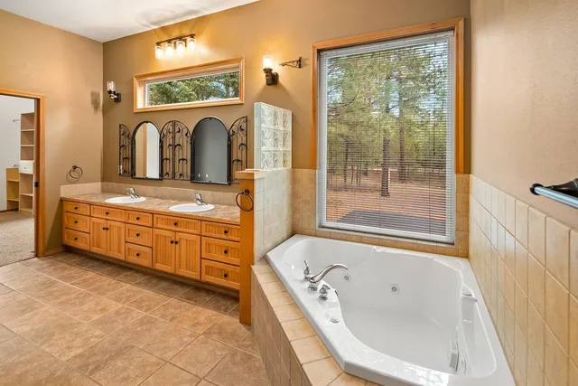 $1,100,000 | 7001 East Chattaroy Road, Chattaroy, WA 99003