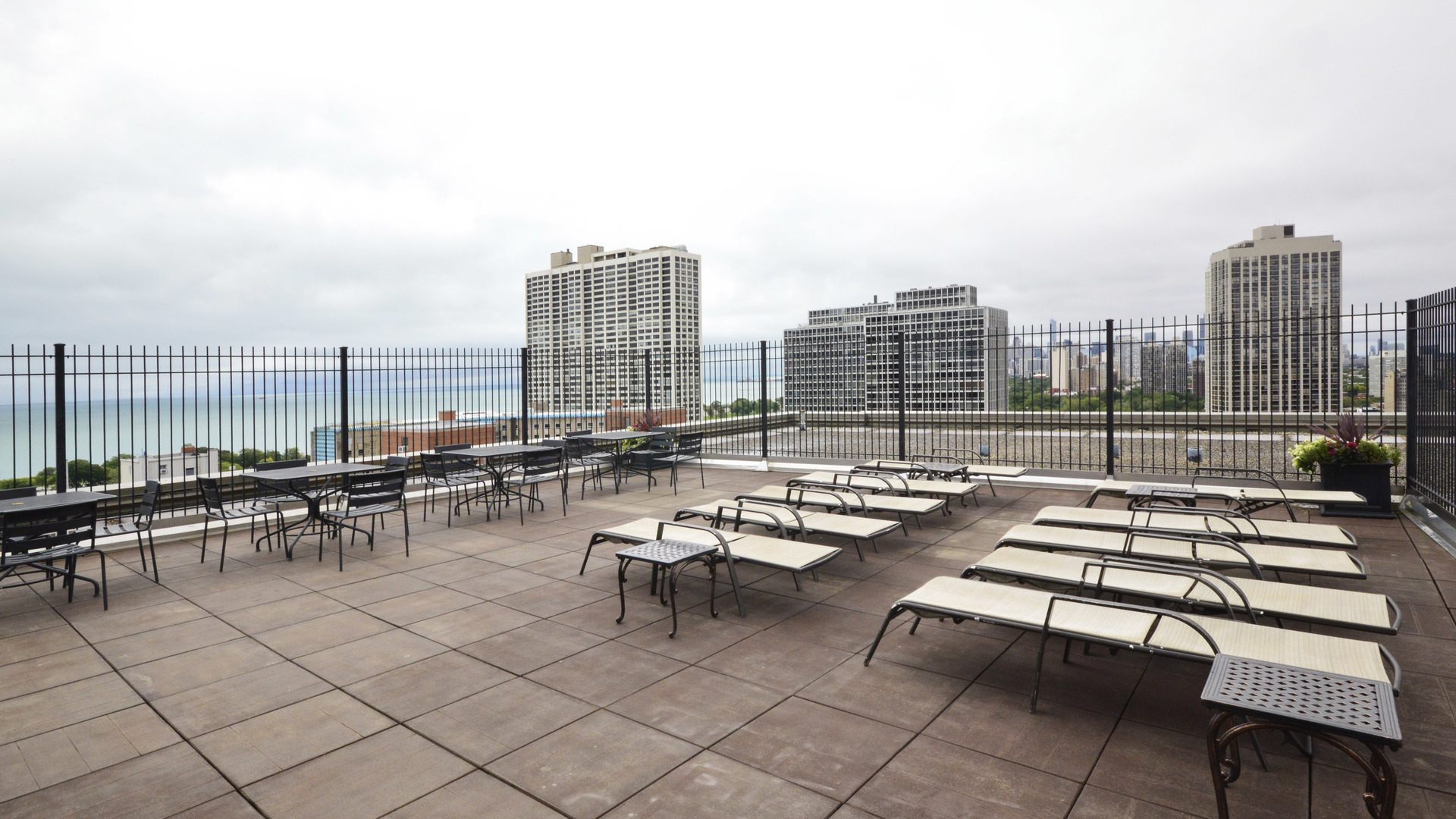 2930 North Sheridan Road, Unit 2105 Chicago, IL 60657 - Photo 13 of 15