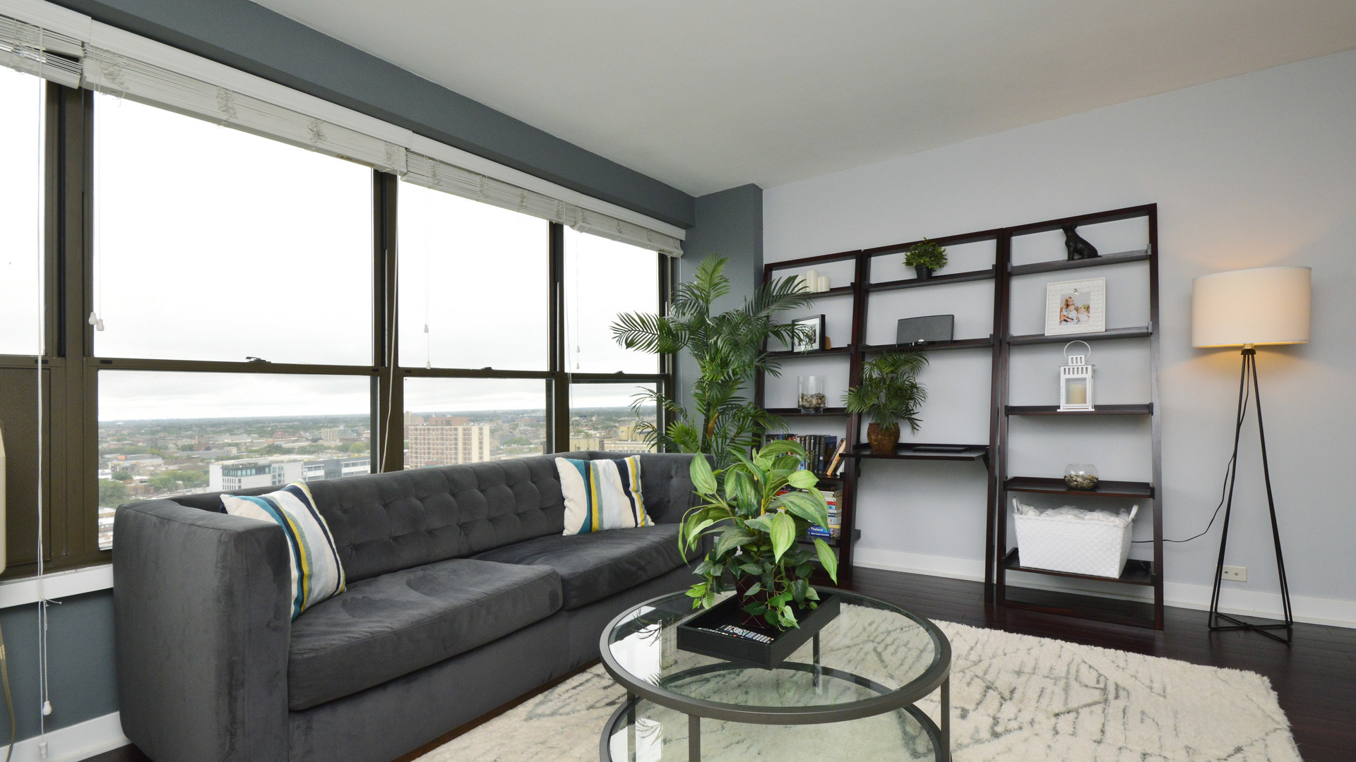 2930 North Sheridan Road, Unit 2105 Chicago, IL 60657 - Photo 2 of 15