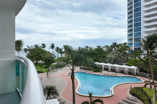 $2,800 | 3001 South Ocean Drive, Unit 319, Hollywood, FL 33019