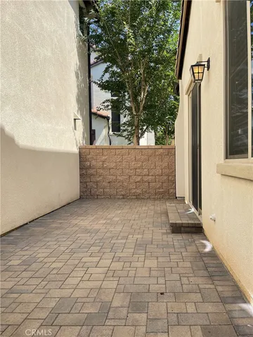 a view of entryway of a house