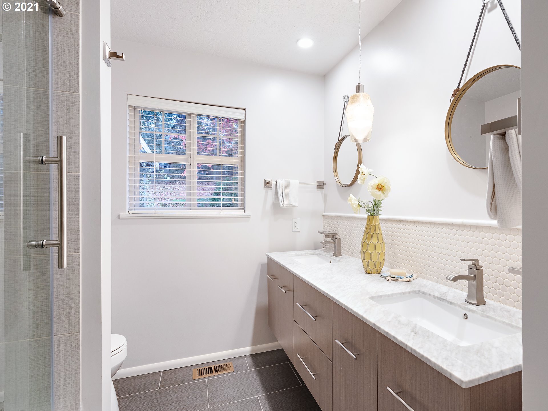3446 Southwest Marigold Street Portland, OR 97219 - Photo 13 of 29 Gallery Image 13
