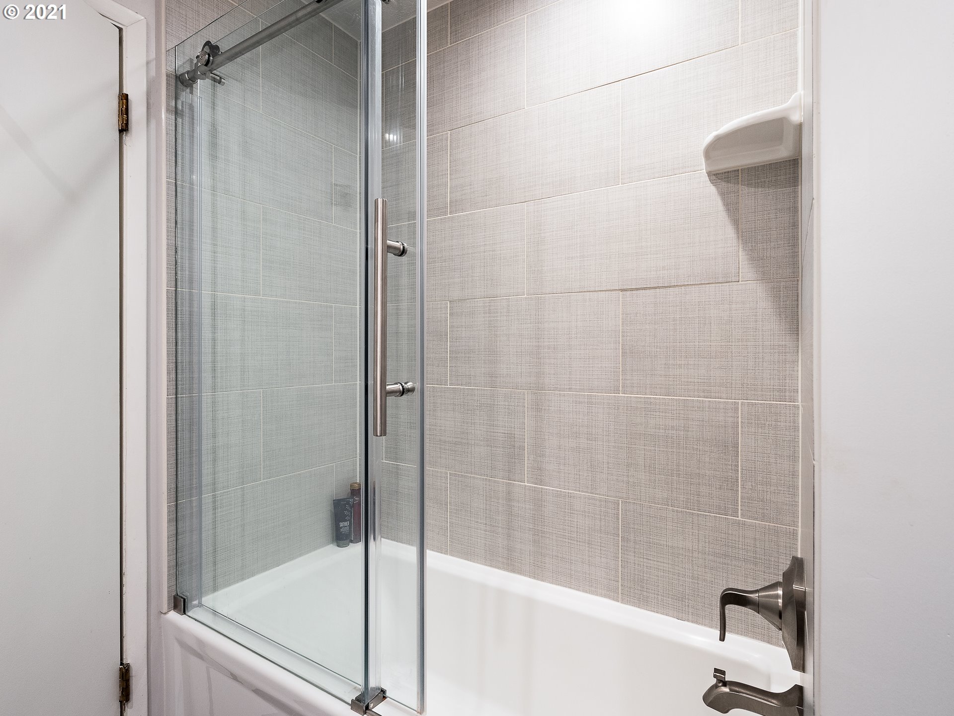 3446 Southwest Marigold Street Portland, OR 97219 - Photo 14 of 29 Gallery Image 14