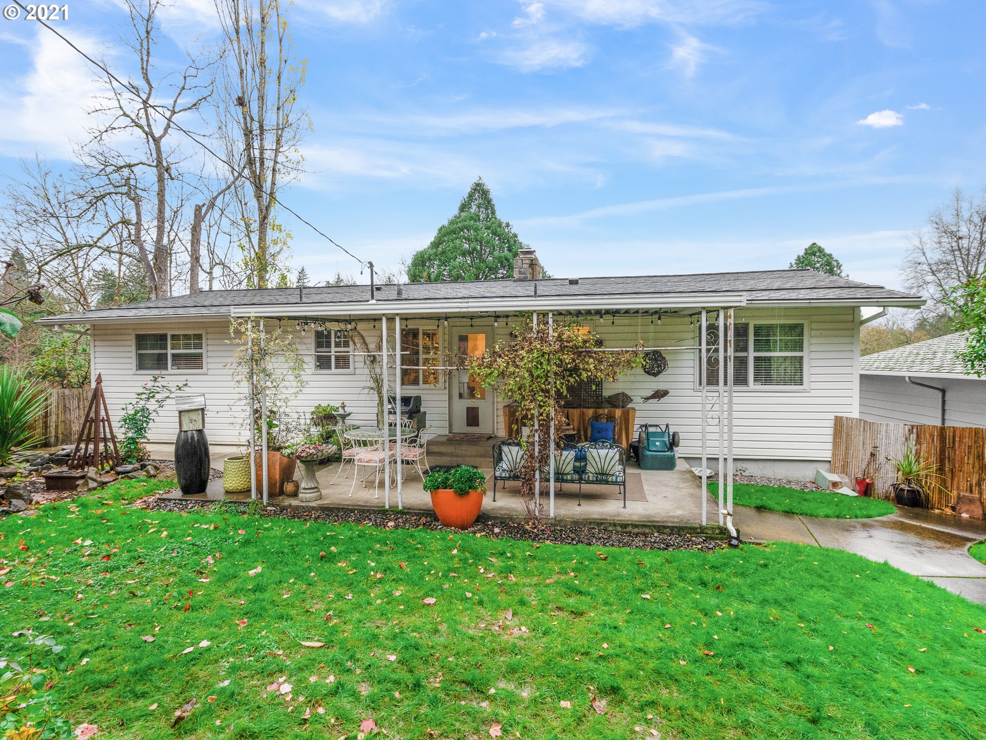 3446 Southwest Marigold Street Portland, OR 97219 - Photo 26 of 29 Gallery Image 26