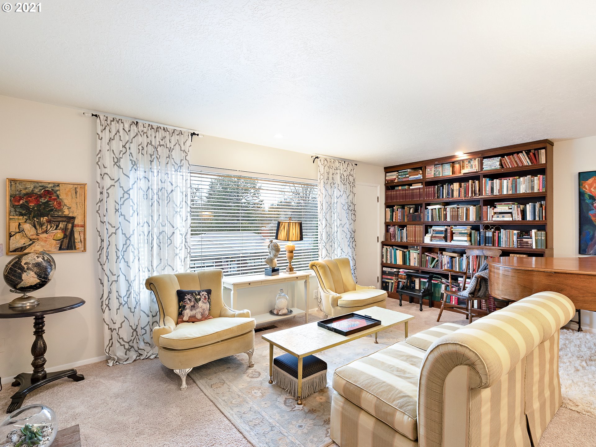 3446 Southwest Marigold Street Portland, OR 97219 - Photo 3 of 29 Gallery Image 3
