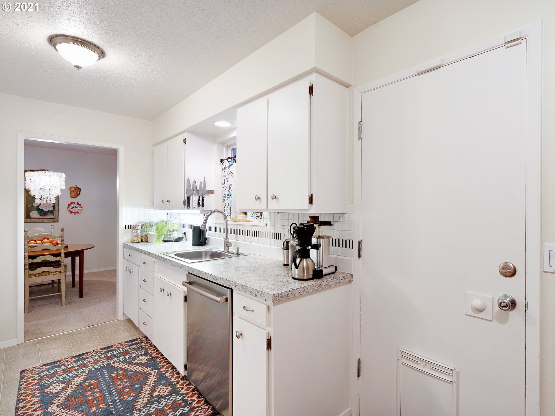 3446 Southwest Marigold Street Portland, OR 97219 - Photo 8 of 29 Gallery Image 8