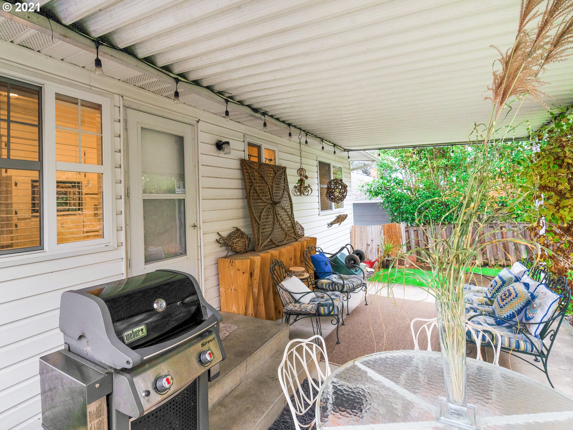 3446 Southwest Marigold Street Portland, OR 97219 - Photo 9 of 29 Gallery Image 9