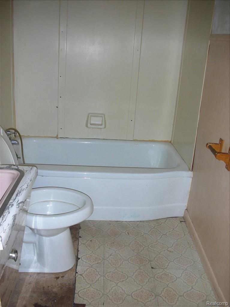 2235 Gray Road Lapeer, MI 48446 - Photo 5 of 7 Bath