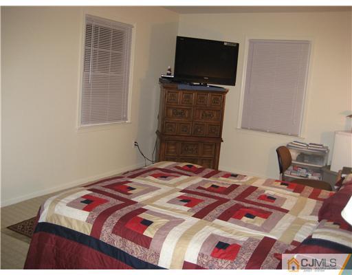 10 Magnolia Road Somerset, NJ 08873 - Photo 14 of 23