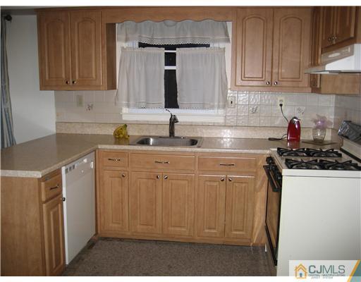 10 Magnolia Road Somerset, NJ 08873 - Photo 9 of 23