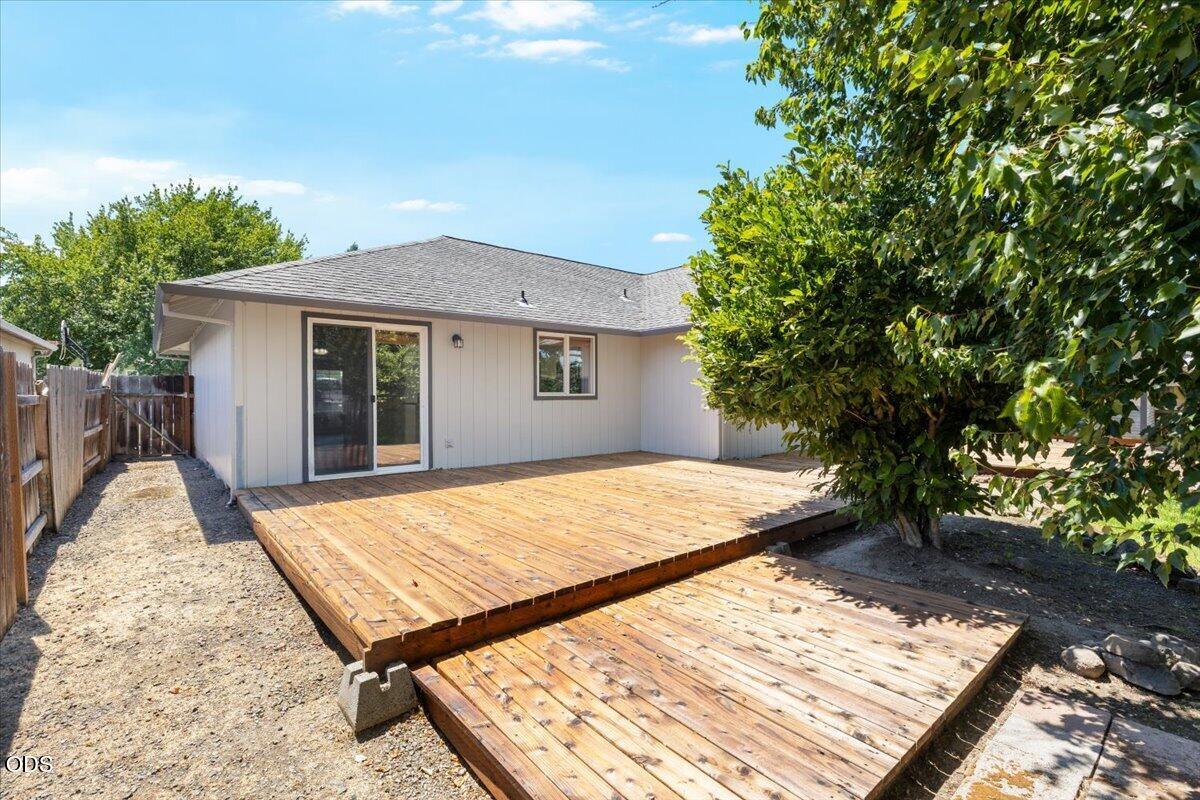 1156 Ginger Way Medford, OR 97501 - Photo 16 of 22