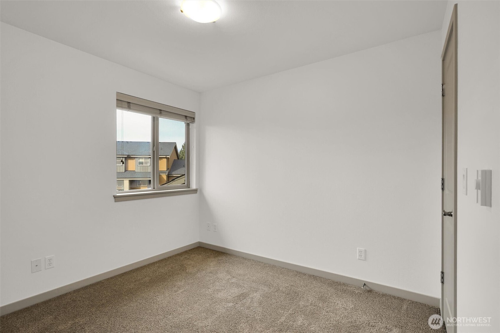 12062 Minor Way Mukilteo, WA 98275 - Photo 32 of 38