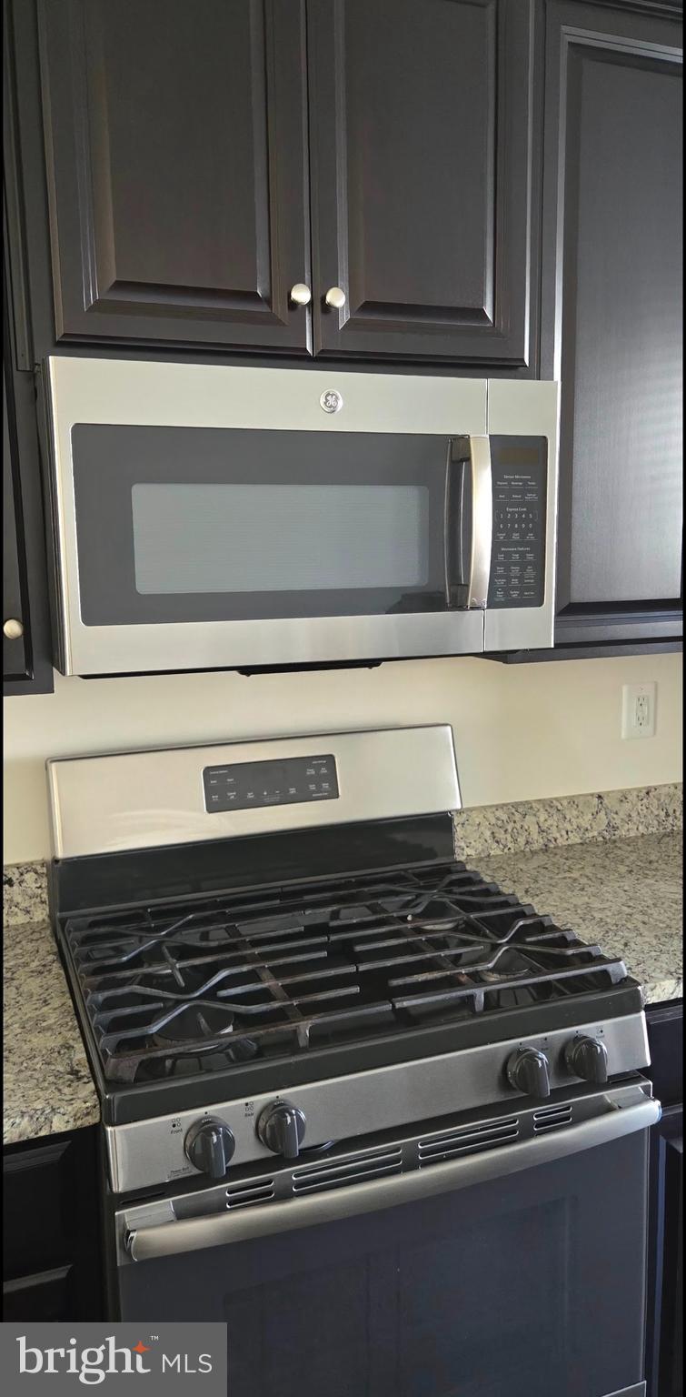 320 Rolling Valley Drive Fredericksburg, VA 22405 - Photo 6 of 12 a close view of stove top oven