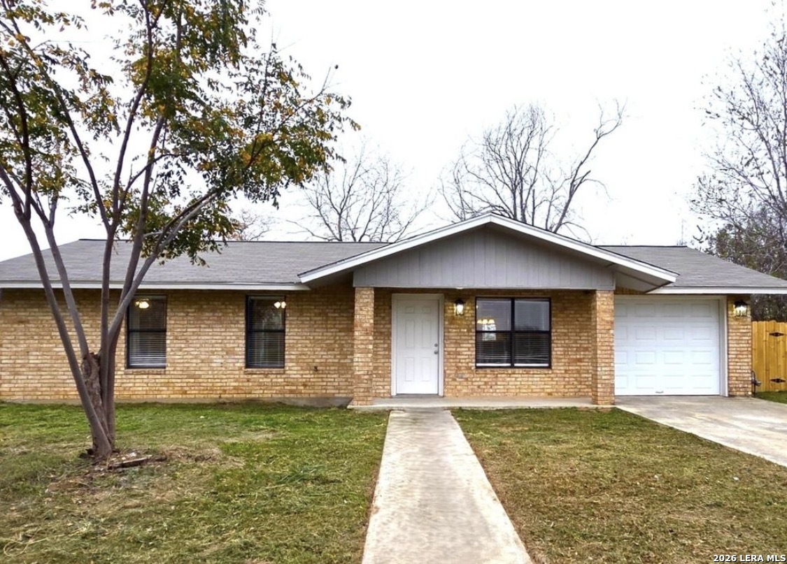 809 8th Street Floresville, TX 78114 - Photo 1 of 20