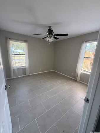 $1,800 | 809 8th Street, Floresville, TX 78114