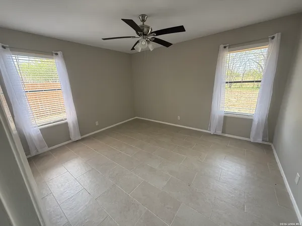 $1,800 | 809 8th Street, Floresville, TX 78114