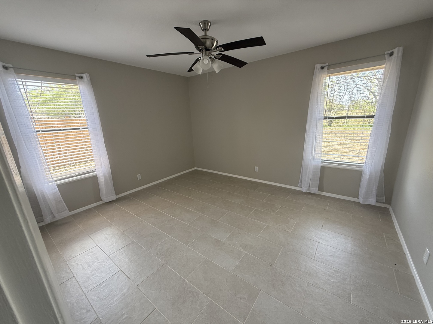 809 8th Street Floresville, TX 78114 - Photo 12 of 20