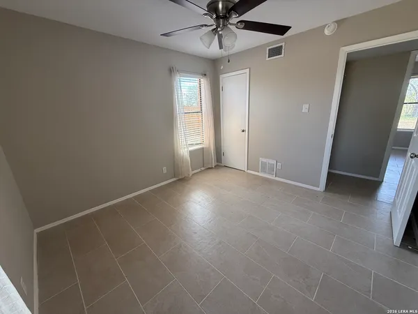 $1,800 | 809 8th Street, Floresville, TX 78114