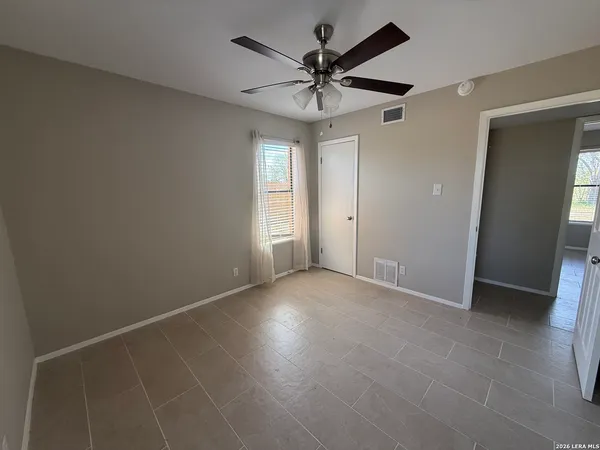 $1,800 | 809 8th Street, Floresville, TX 78114