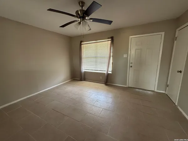 $1,800 | 809 8th Street, Floresville, TX 78114