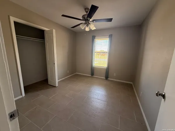 $1,800 | 809 8th Street, Floresville, TX 78114