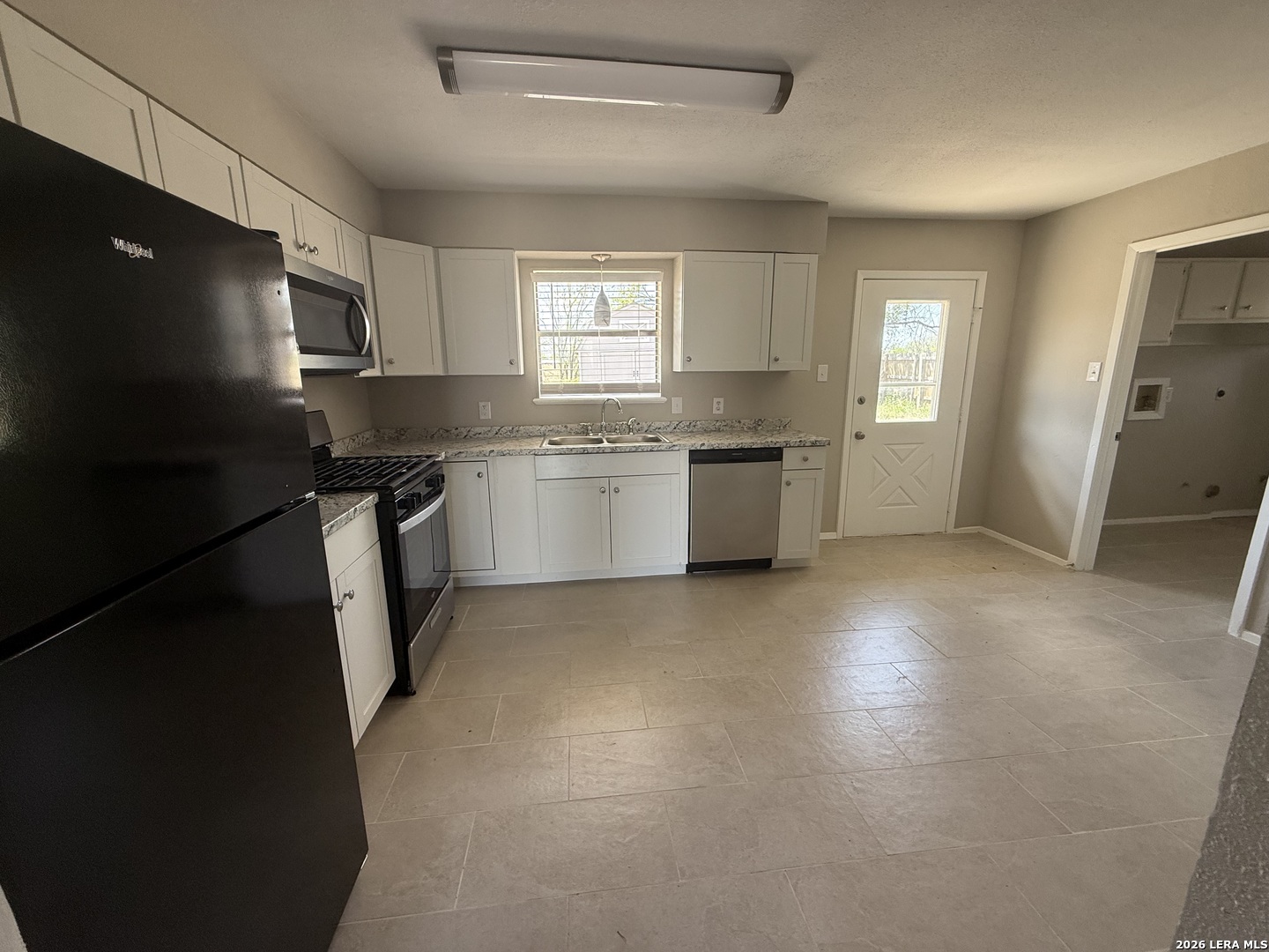 809 8th Street Floresville, TX 78114 - Photo 5 of 20