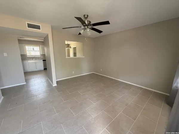 $1,800 | 809 8th Street, Floresville, TX 78114