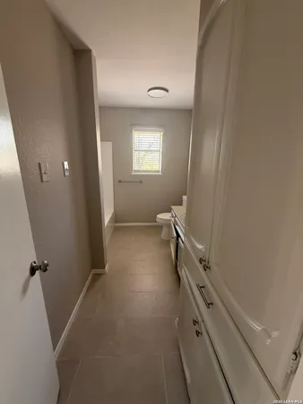 $1,800 | 809 8th Street, Floresville, TX 78114