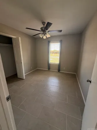 $1,800 | 809 8th Street, Floresville, TX 78114