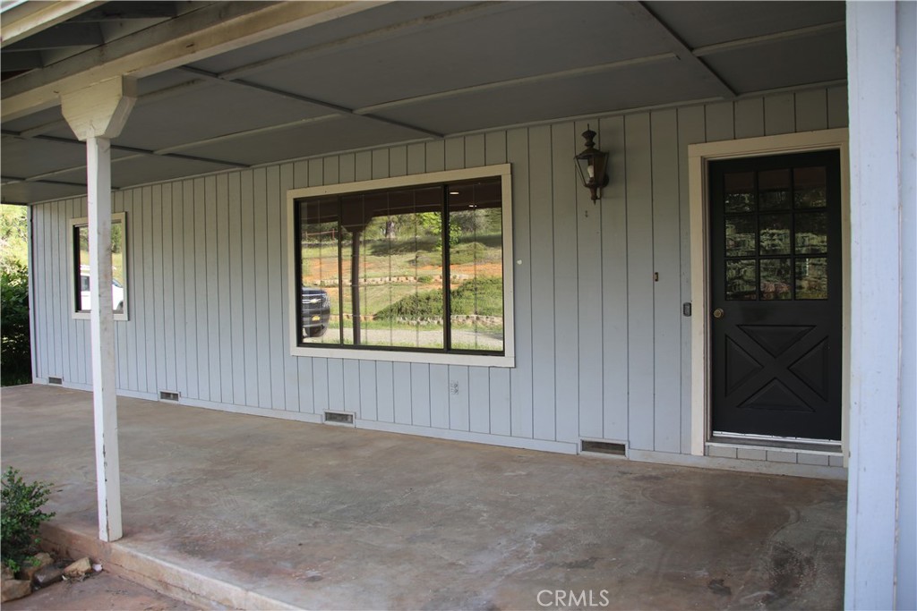 5636 East Whitlock Road Mariposa, CA 95338 - Photo 13 of 41 an empty room with windows