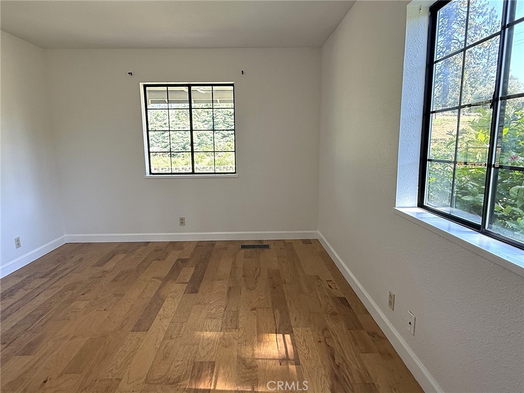 5636 East Whitlock Road Mariposa, CA 95338 - Photo 23 of 41 an empty room with wooden floor and windows