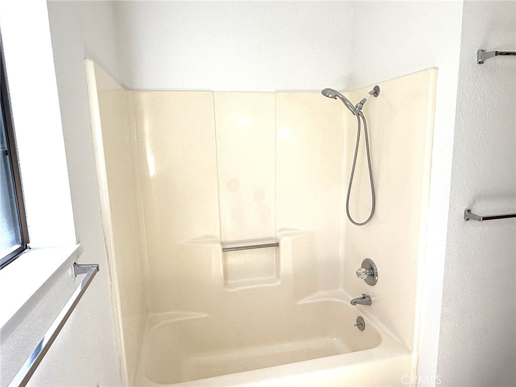 5636 East Whitlock Road Mariposa, CA 95338 - Photo 25 of 41 a bathroom with a bath tub with a shower