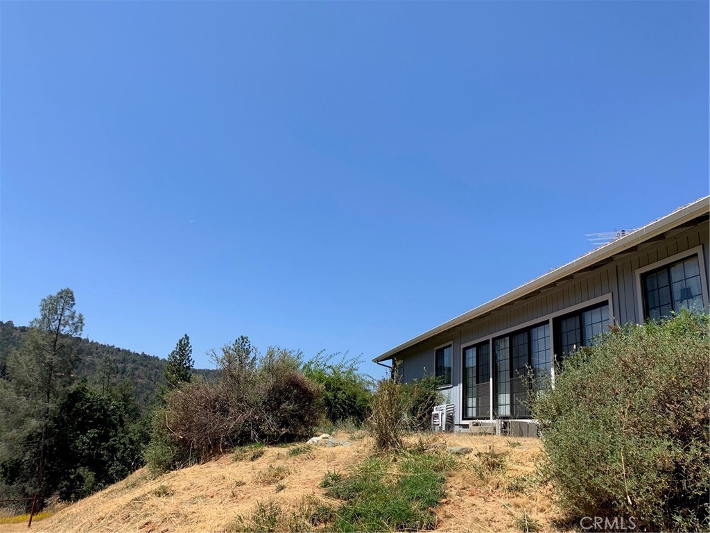 5636 East Whitlock Road Mariposa, CA 95338 - Photo 7 of 41 a front view of house with yard and trees around