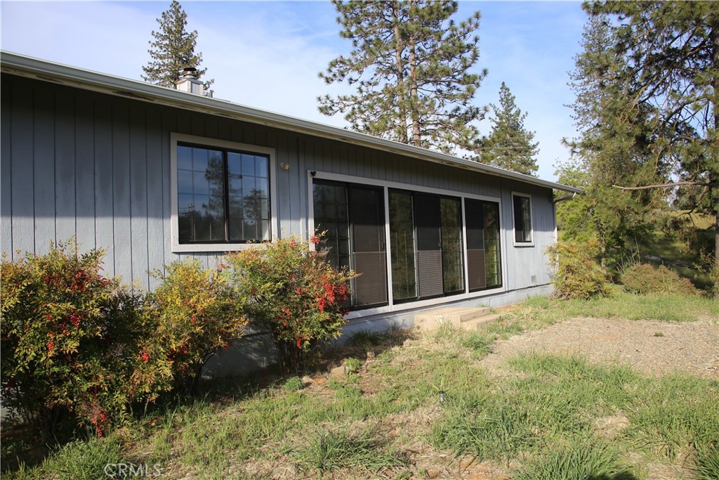 5636 East Whitlock Road Mariposa, CA 95338 - Photo 10 of 41 a house with a garden