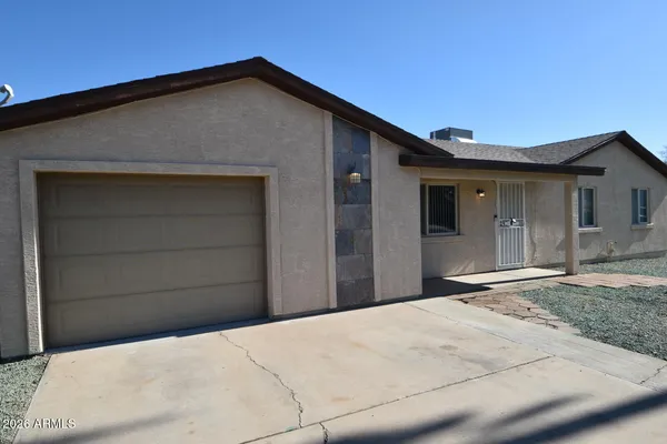 $2,460 | 14815 North 38th Street, Phoenix, AZ 85032