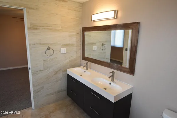 $2,460 | 14815 North 38th Street, Phoenix, AZ 85032