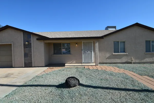 $2,460 | 14815 North 38th Street, Phoenix, AZ 85032